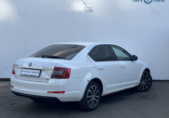 Подержанный автомобиль Skoda Octavia Liftback 2013 года (5 фото)