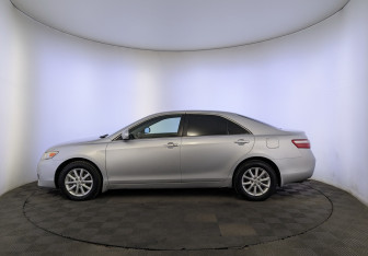 Подержанный автомобиль Toyota Camry Sedan 2011 года (8 фото)