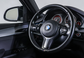 Подержанный автомобиль BMW X6 2016 года (13 фото)