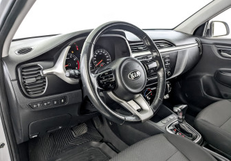 Подержанный автомобиль Kia Rio Hatchback 2021 года (16 фото)