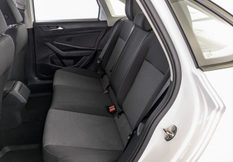 Подержанный автомобиль Volkswagen Jetta Sedan 2021 года (18 фото)