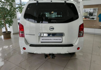 Подержанный автомобиль Nissan Pathfinder 2013 года (6 фото)