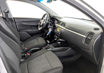 Подержанный автомобиль Kia Rio Hatchback 2019 года (11 фото)