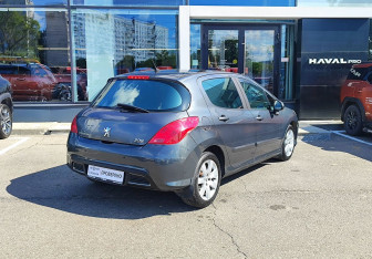 Подержанный автомобиль Peugeot 308 Hatchback 2009 года (5 фото)
