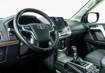 Подержанный автомобиль Toyota Land Cruiser Prado 2021 года (7 фото)
