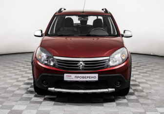 Подержанный автомобиль Renault Sandero 2011 года (2 фото)