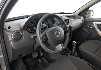 Подержанный автомобиль Nissan Terrano 2017 года (15 фото)