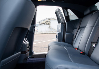 Подержанный автомобиль Rolls-Royce Ghost 2010 года (23 фото)