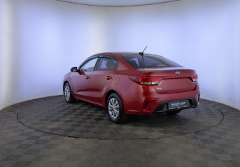 Подержанный автомобиль Kia Rio Sedan 2019 года (7 фото)