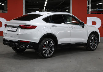 Подержанный автомобиль Geely Tugella 2023 года (5 фото)