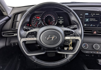 Подержанный автомобиль Hyundai Elantra Sedan 2022 года (22 фото)
