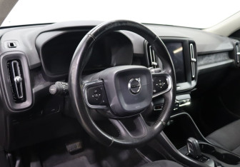 Подержанный автомобиль Volvo XC40 2019 года (9 фото)