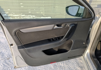 Подержанный автомобиль Volkswagen Passat Sedan 2012 года (19 фото)