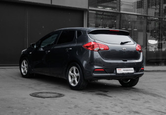 Подержанный автомобиль Kia Ceed Hatchback 2013 года (7 фото)