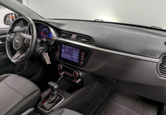 Подержанный автомобиль Kia Rio Hatchback 2020 года (19 фото)