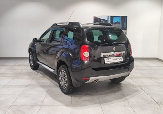 Подержанный автомобиль Renault Duster 2014 года (7 фото)