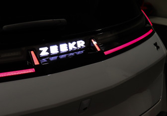 Подержанный автомобиль Zeekr X 2023 года (23 фото)