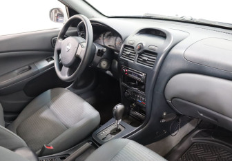 Подержанный автомобиль Nissan Almera Classic 2007 года (11 фото)