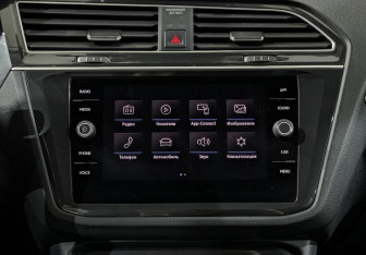 Подержанный автомобиль Volkswagen Tiguan 2019 года (17 фото)