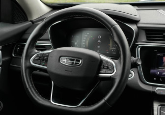 Подержанный автомобиль Geely Atlas Pro 2023 года (14 фото)