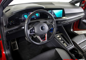 Подержанный автомобиль Volkswagen Golf GTI Hatchback 2021 года (27 фото)