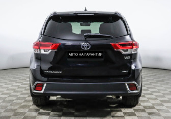 Подержанный автомобиль Toyota Highlander 2017 года (4 фото)