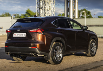 Подержанный автомобиль Lexus NX 2017 года (5 фото)