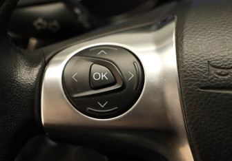 Подержанный автомобиль Ford Kuga 2013 года (12 фото)