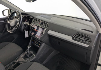 Подержанный автомобиль Volkswagen Tiguan 2021 года (19 фото)