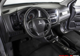 Подержанный автомобиль Mitsubishi Outlander 2013 года (17 фото)