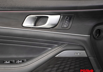 Подержанный автомобиль Changan UNI-K 2023 года (18 фото)