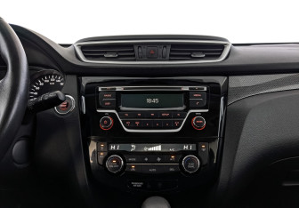 Подержанный автомобиль Nissan X-Trail 2017 года (17 фото)