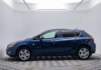 Подержанный автомобиль Opel Astra Hatchback 2011 года (8 фото)