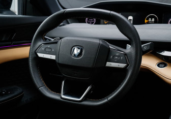 Подержанный автомобиль Changan UNI-V 2023 года (24 фото)