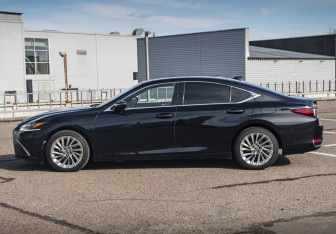 Подержанный автомобиль Lexus ES 2018 года (11 фото)