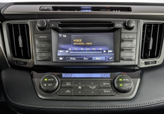 Подержанный автомобиль Toyota RAV4 2014 года (15 фото)