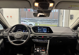 Подержанный автомобиль Hyundai Sonata 2020 года (11 фото)