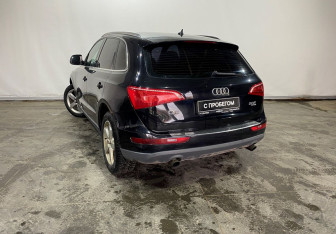 Подержанный автомобиль Audi Q5 2010 года (6 фото)