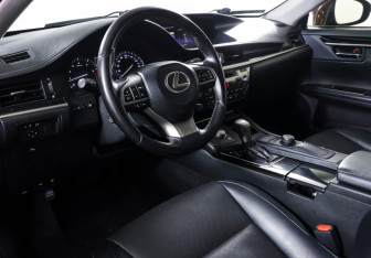 Подержанный автомобиль Lexus ES 2015 года (15 фото)