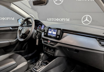 Подержанный автомобиль Skoda Rapid Liftback 2021 года (11 фото)