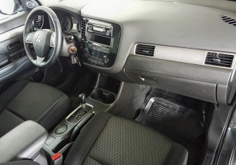 Подержанный автомобиль Mitsubishi Outlander 2014 года (10 фото)