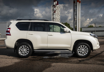 Подержанный автомобиль Toyota Land Cruiser Prado 2016 года (4 фото)