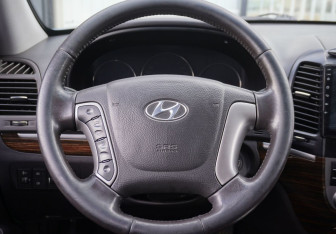 Подержанный автомобиль Hyundai Santa Fe 2012 года (14 фото)
