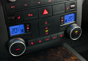 Подержанный автомобиль Volkswagen Touareg 2008 года (25 фото)