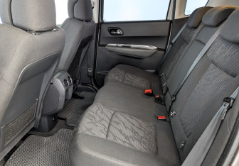 Подержанный автомобиль Peugeot 3008 2012 года (18 фото)