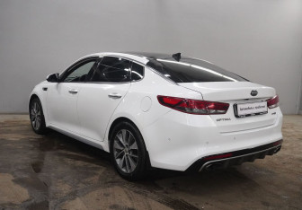 Подержанный автомобиль Kia Optima Sedan 2017 года (7 фото)