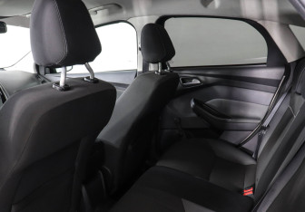 Подержанный автомобиль Ford Focus Hatchback 2011 года (12 фото)