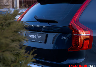 Подержанный автомобиль Volvo XC90 2021 года (24 фото)