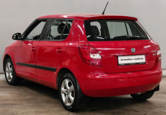 Подержанный автомобиль Skoda Fabia Hatchback 2012 года (7 фото)