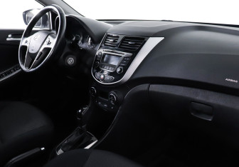 Подержанный автомобиль Hyundai Solaris Hatchback 2015 года (5 фото)